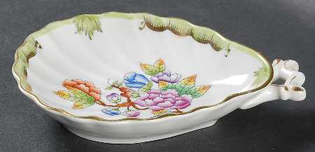 Queen Victoria (Green Border) 5" Handled Shell Shaped Dish