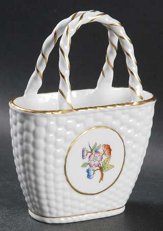 Queen Victoria (Green Border) Small Basket