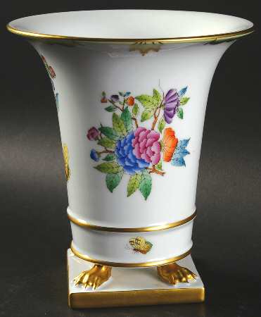 Queen Victoria (Green Border) 7" Claw Footed Urn Vase