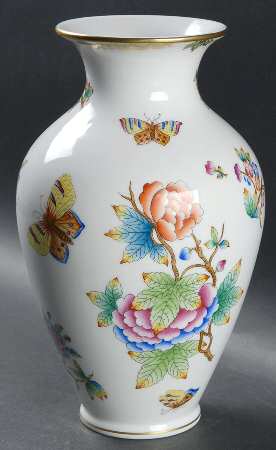 Queen Victoria (Green Border) 9" Vase