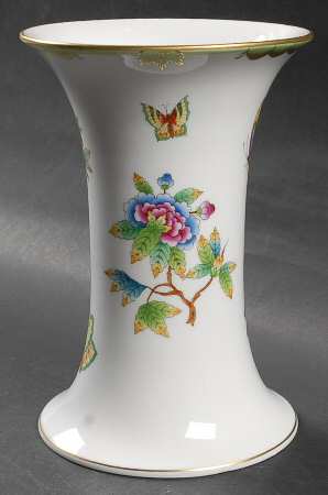 Queen Victoria (Green Border) 7" Vase
