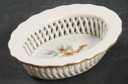 Queen Victoria (Green Border) 3" Oval Open Weave Basket