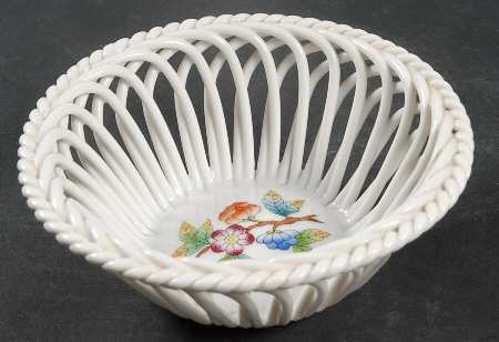 Queen Victoria (Green Border) 4" Round Open Weave Basket