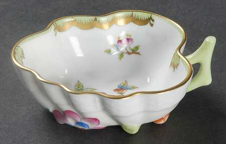 Queen Victoria (Green Border) Small Deep Leaf Dish