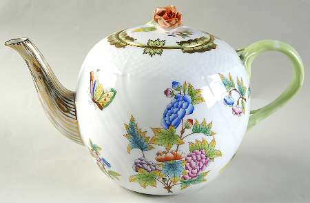 Queen Victoria (Green Border) Teapot & Lid