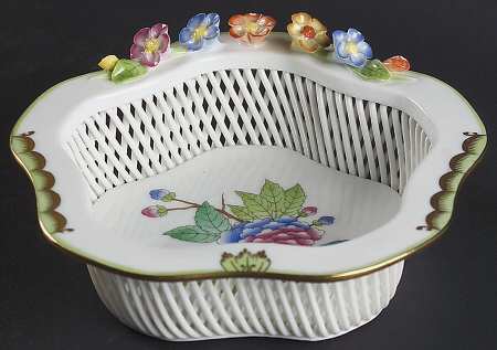 Queen Victoria (Green Border) 5" Open Weave Basket