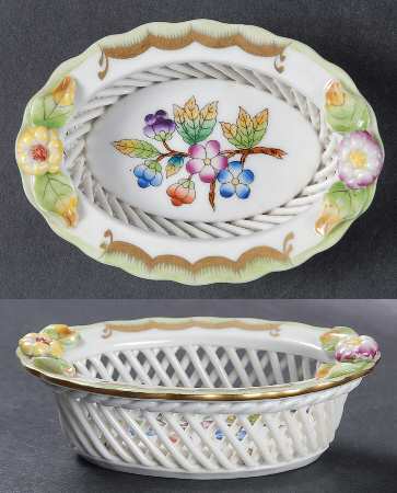 Queen Victoria (Green Border) 3" Oval Open Weave Basket