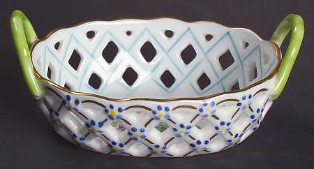 Queen Victoria (Green Border) Small-Handled Open Weave Basket