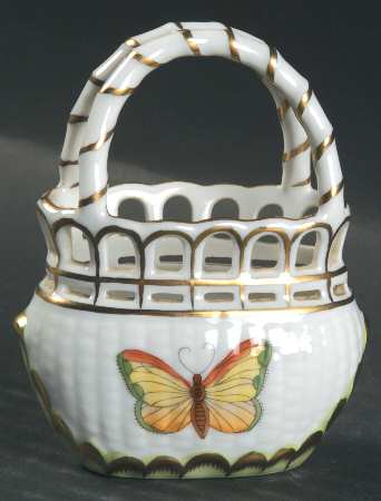 Queen Victoria (Green Border) Small Pierced Basket