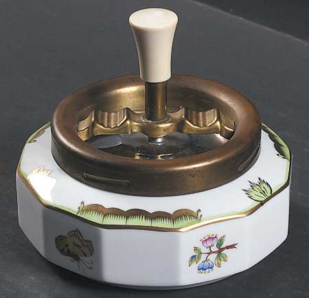 Queen Victoria (Green Border) Spin-o-Matic Ashtray