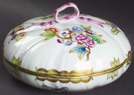 Queen Victoria (Green Border) 6" Candy Box with Lid