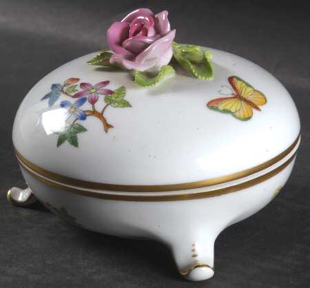 Queen Victoria (Green Border) Footed Bon Bon & Lid