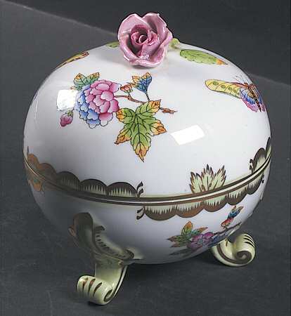Queen Victoria (Green Border) Round Bon Bon & Lid