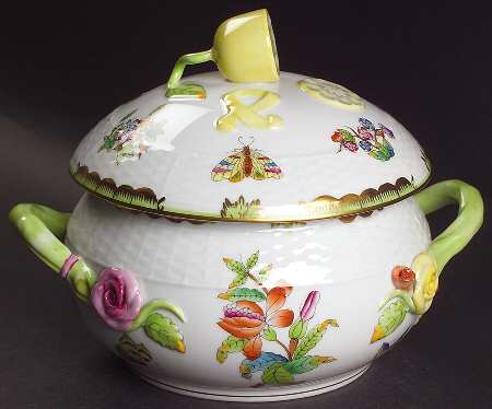 Queen Victoria (Green Border) Bean Pot & Lid