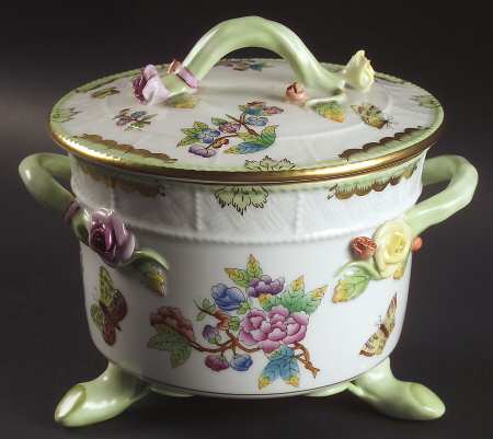 Queen Victoria (Green Border) Biscuit Box & Lid