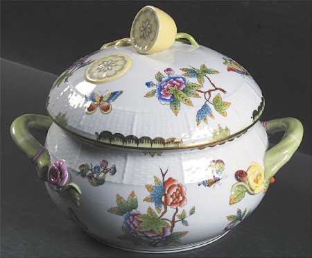 Queen Victoria (Green Border) Bean Pot & Lid