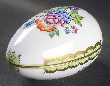 Queen Victoria (Green Border) Small Egg Bon Bon & Lid