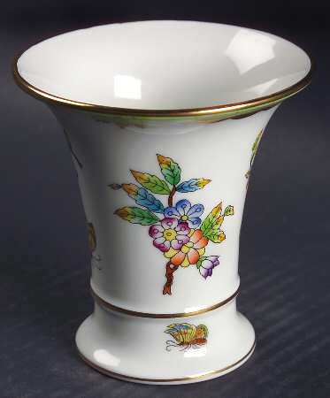 Queen Victoria (Green Border) 4" Vase