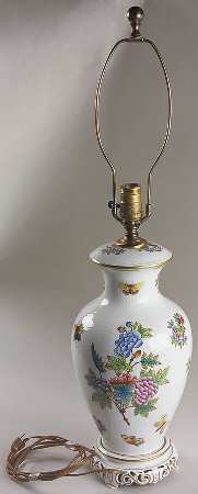Queen Victoria (Green Border) 30" Electric Lamp & Shade
