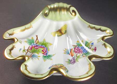 Queen Victoria (Green Border) 9" Shell Shaped Dish