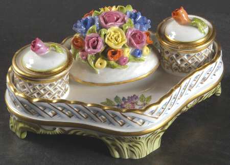 Queen Victoria (Green Border) Ink Stand