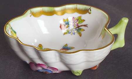 Queen Victoria (Green Border) Nappy by Herend