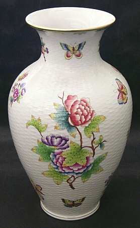 Queen Victoria (Green Border) 12" Vase