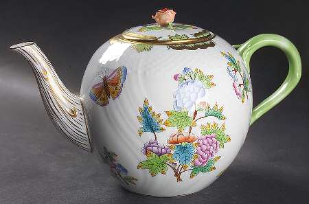 Queen Victoria (Green Border) Teapot & Lid