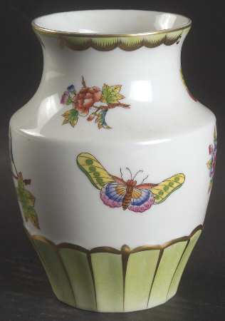 Queen Victoria (Green Border) 5" Vase
