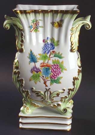 Queen Victoria (Green Border) 10" Footed Vase