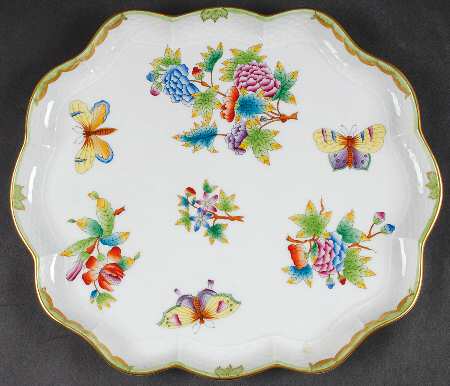 Queen Victoria (Green Border) Large Scalloped Tray