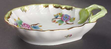 Queen Victoria (Green Border) Shell Shaped Dish