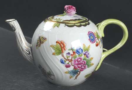 Queen Victoria (Green Border) Mini Teapot & Lid