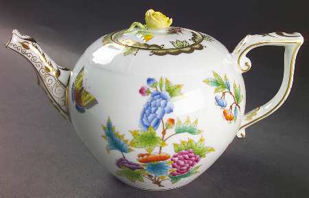 Queen Victoria (Green Border) Teapot & Lid