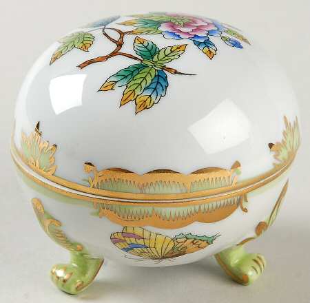 Queen Victoria (Green Border) 3" Round Bon Bon & Lid