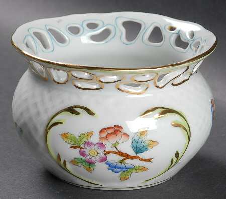Queen Victoria (Green Border) Open Pierced Potpourri
