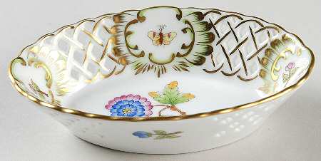 Queen Victoria (Green Border) Pierced Nut Dish