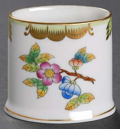 Queen Victoria (Green Border) Cigarette Holder