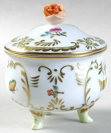 Queen Victoria (Green Border) 3" 3 Toed Bon Bon & Lid