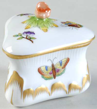Queen Victoria (Green Border) 3" Strawberry Bon Bon & Lid