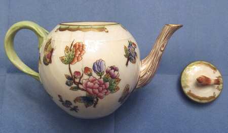 Queen Victoria (Green Border) Individual Teapot & Lid