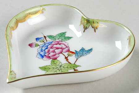 Queen Victoria (Green Border) 4" Heart Shaped Tray