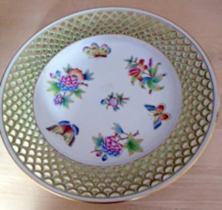 Queen Victoria (Green Border) 10" Pierced Plate