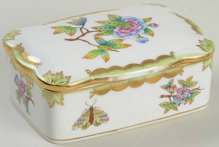 Queen Victoria (Green Border) Cigarette Box & Lid