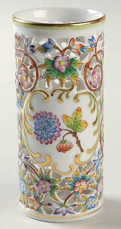 Queen Victoria (Green Border) 4" Pierced Vase