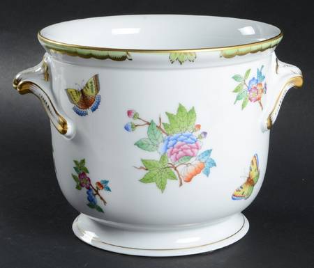 Queen Victoria (Green Border) 6" Cachepot