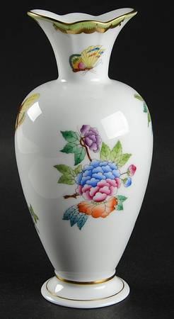 Queen Victoria (Green Border) Oval Opening Vase