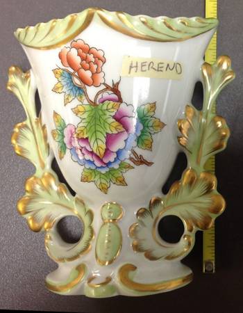 Queen Victoria (Green Border) 4" Vase