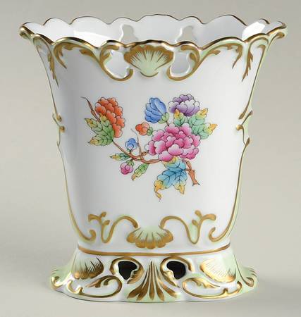 Queen Victoria (Green Border) 4" Oval Vase