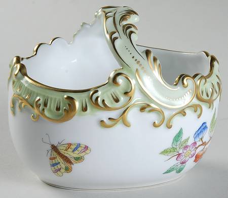 Queen Victoria (Green Border) 4" Handled Basket